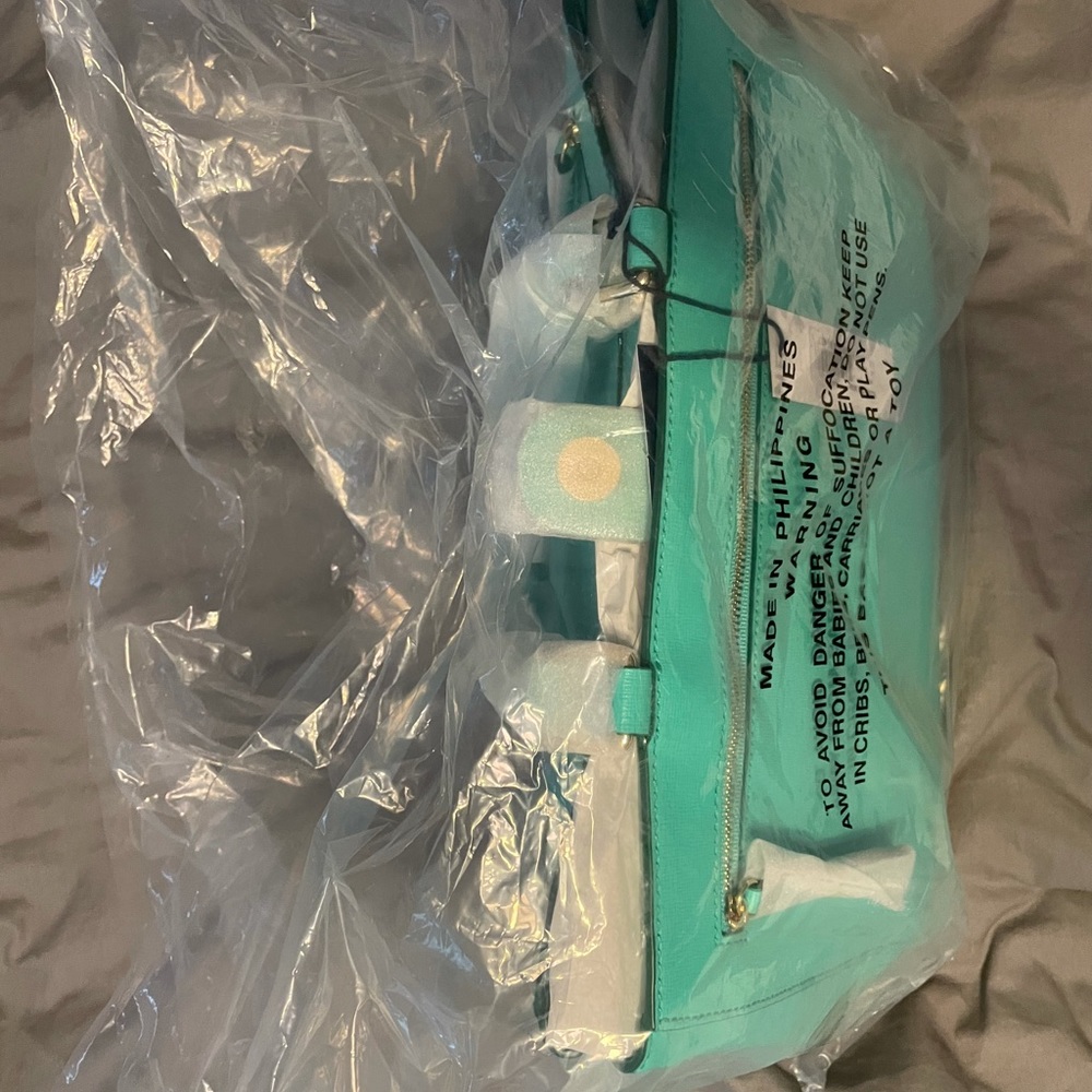 NWT Mint Dooney and Burke Zip satchel - Picture 4 of 5